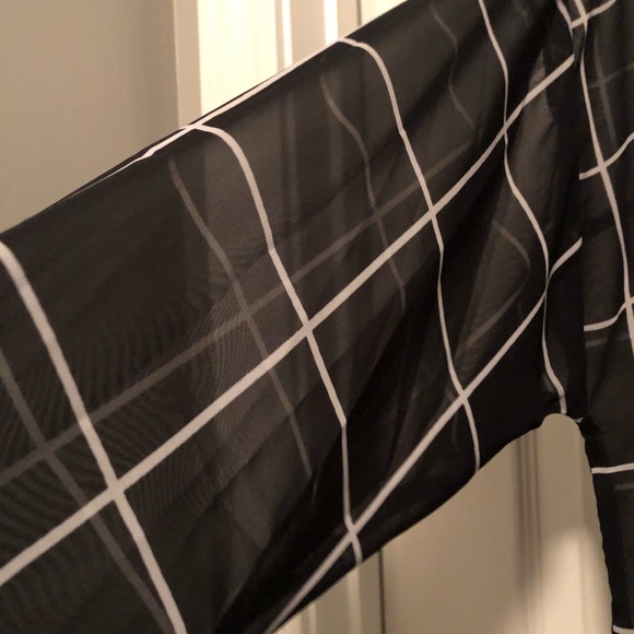 Old Navy Women’s Blouse - Picture 4 of 5